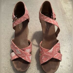 Toms Pink Ikat wedges size 8m